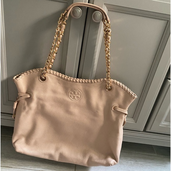 Tory Burch bag large. Preloved great 👍🏼 condition. Blush pink or soft pink.